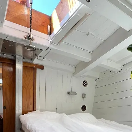 Varra Water - Unique Boat - Bornholm Hotel na wodzie *